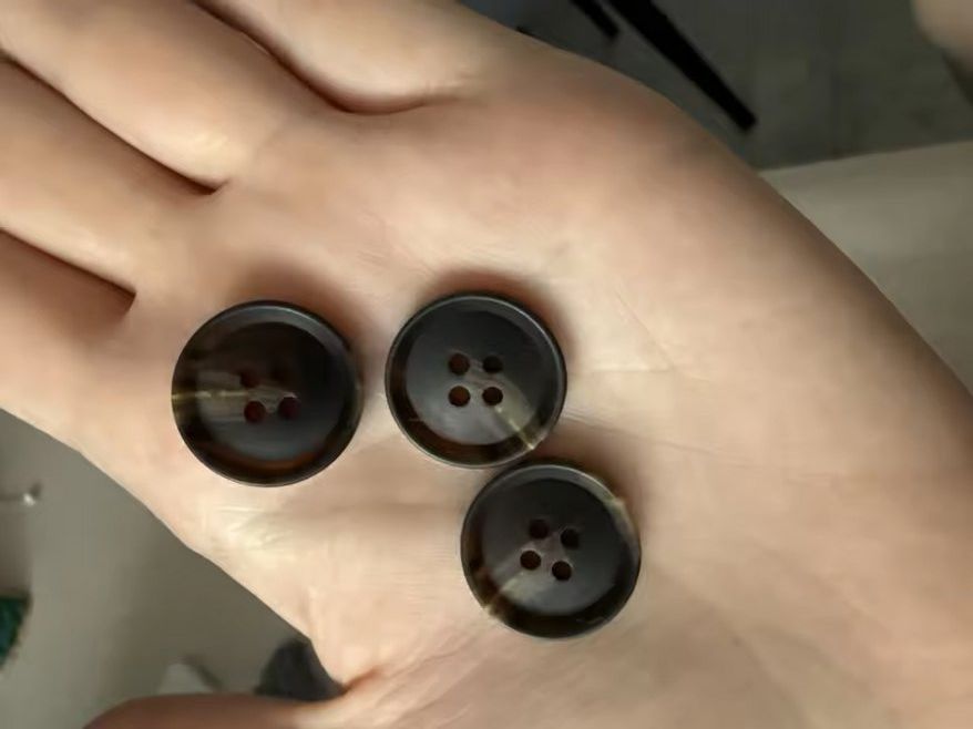 Knöpfe: 100x Knöpfe Kunstharz 4 Löchern, 25 mm - boutons en résine – Neu und originalverpackt aus Bussigny von NATURALO 1