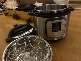 Instant Pot Duo 5,7 L – fast neu, mit Zubehör