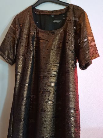 Kleid Gr. 38, mit schöner Farbe