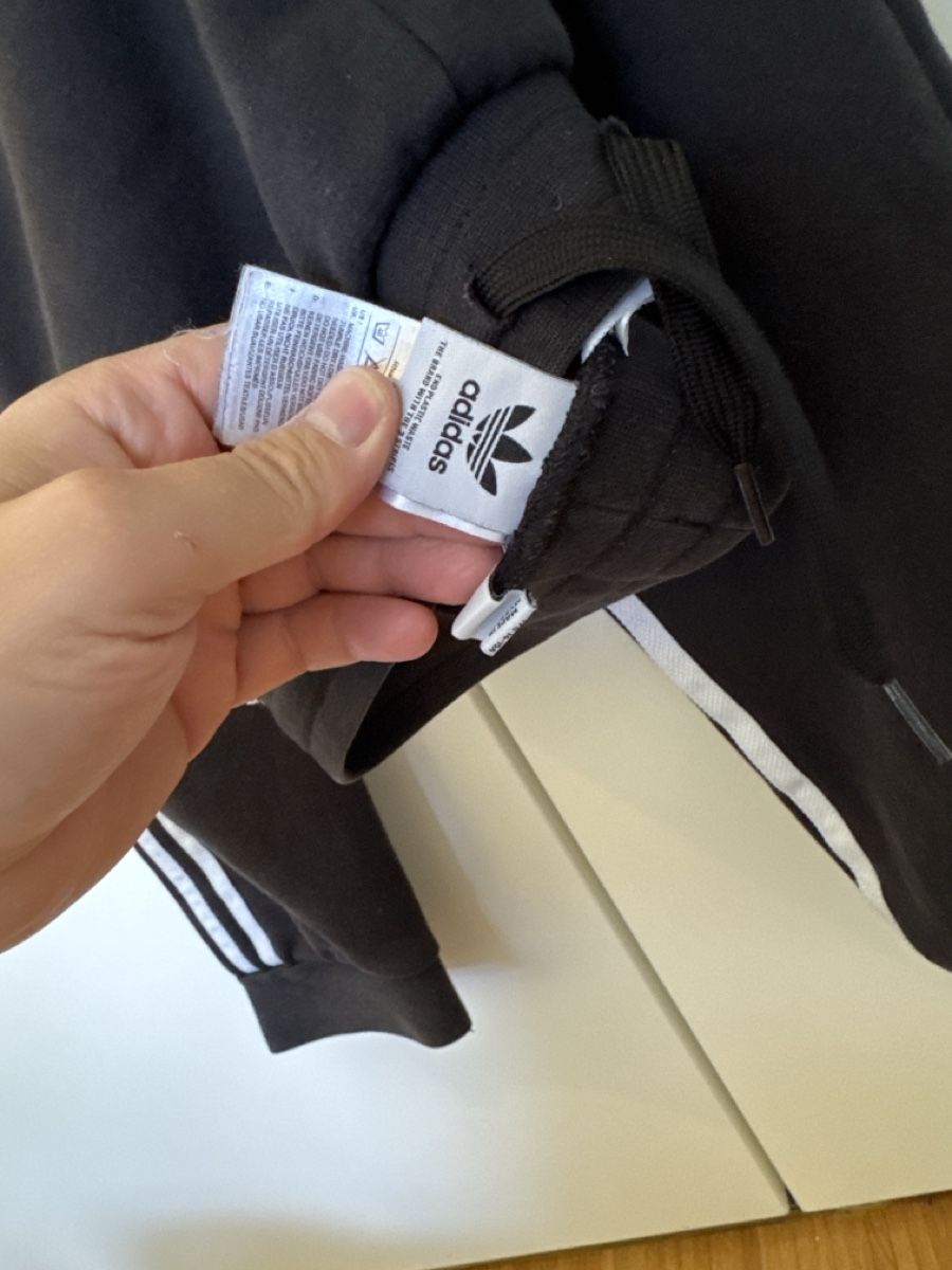 Adidas Pantaloni: Adidas  – Usato da Menzingen venduto da Dali2504 1