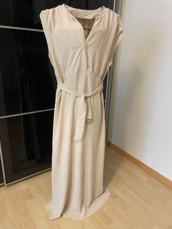 Sommerliches Maxikleid Creme Gr. XL V-Ausschnitt Gürte...