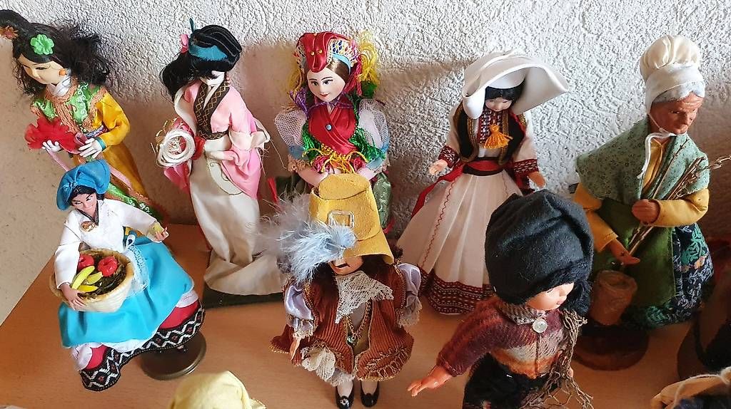 Bambole: Stehpuppensammlung – Usato da Wattwil venduto da Dato1 2