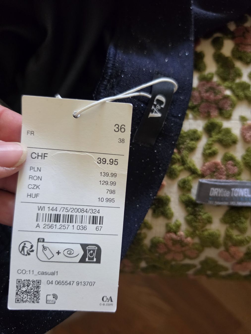 C&A Pantaloni: Abendhose, dunkelblau, glitzernd, elastisch. Größe M. Neu. – Nuovo e nell'imballaggio originale da Othmarsingen venduto da RafRafBruna 5