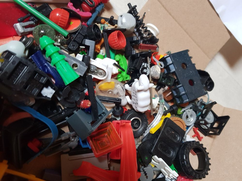 Jouets: Bastelteile Aussortierung von Kinderspielkisten – D'occasion à Birmensdorf ZH par RoBrixX 1