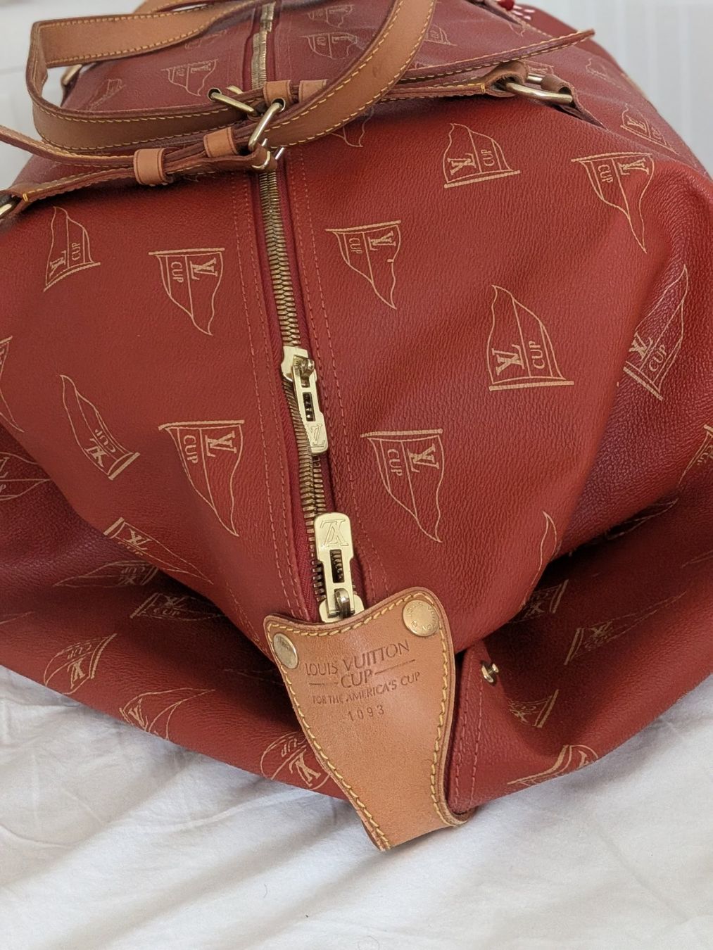 Louis Vuitton Taschen: Louis Vuitton Monogram America's Cup Sac Cabourg – Gebraucht aus Bergdietikon von Lindor12 1