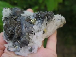 Nadelquarz mit Zinkblende, Pyrit, Bleiglanz ca. 256 gr.