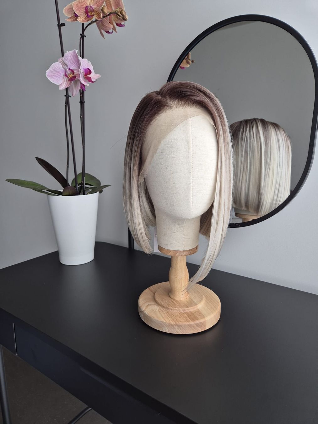 Parrucche: Neue Kunsthaar Perücke. New wig – Nuovo e nell'imballaggio originale da Zürich venduto da pla_tm9w 6