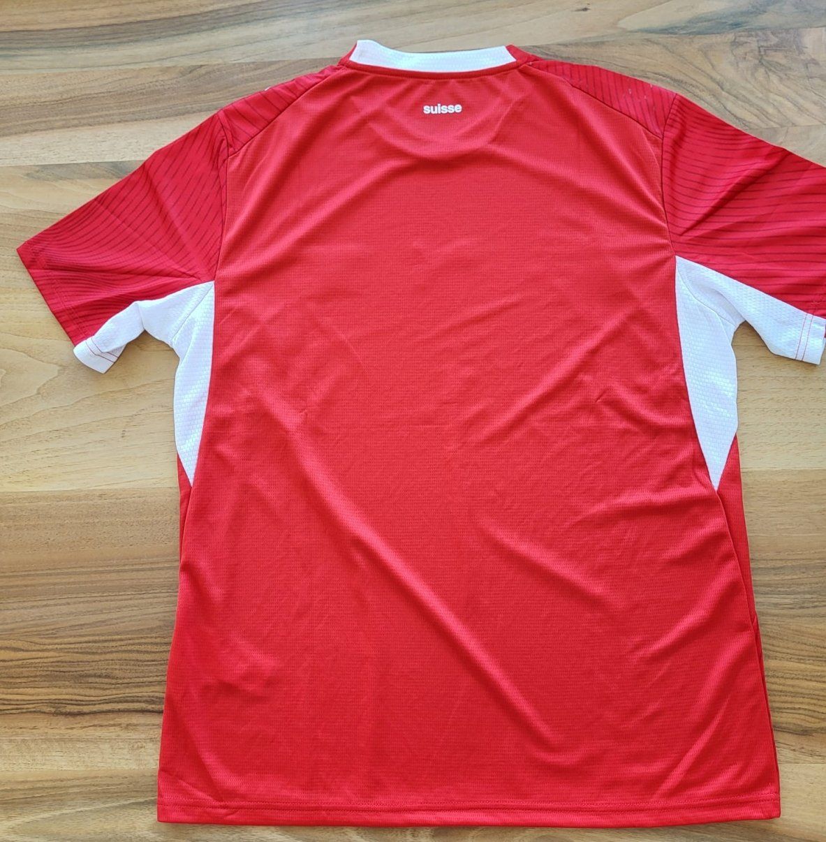 Puma Canottiere & Pantaloni: Schweiz Heimtrikot WM 2026 – Nuovo (secondo la descrizione) da Zuzgen venduto da Flaeng 2