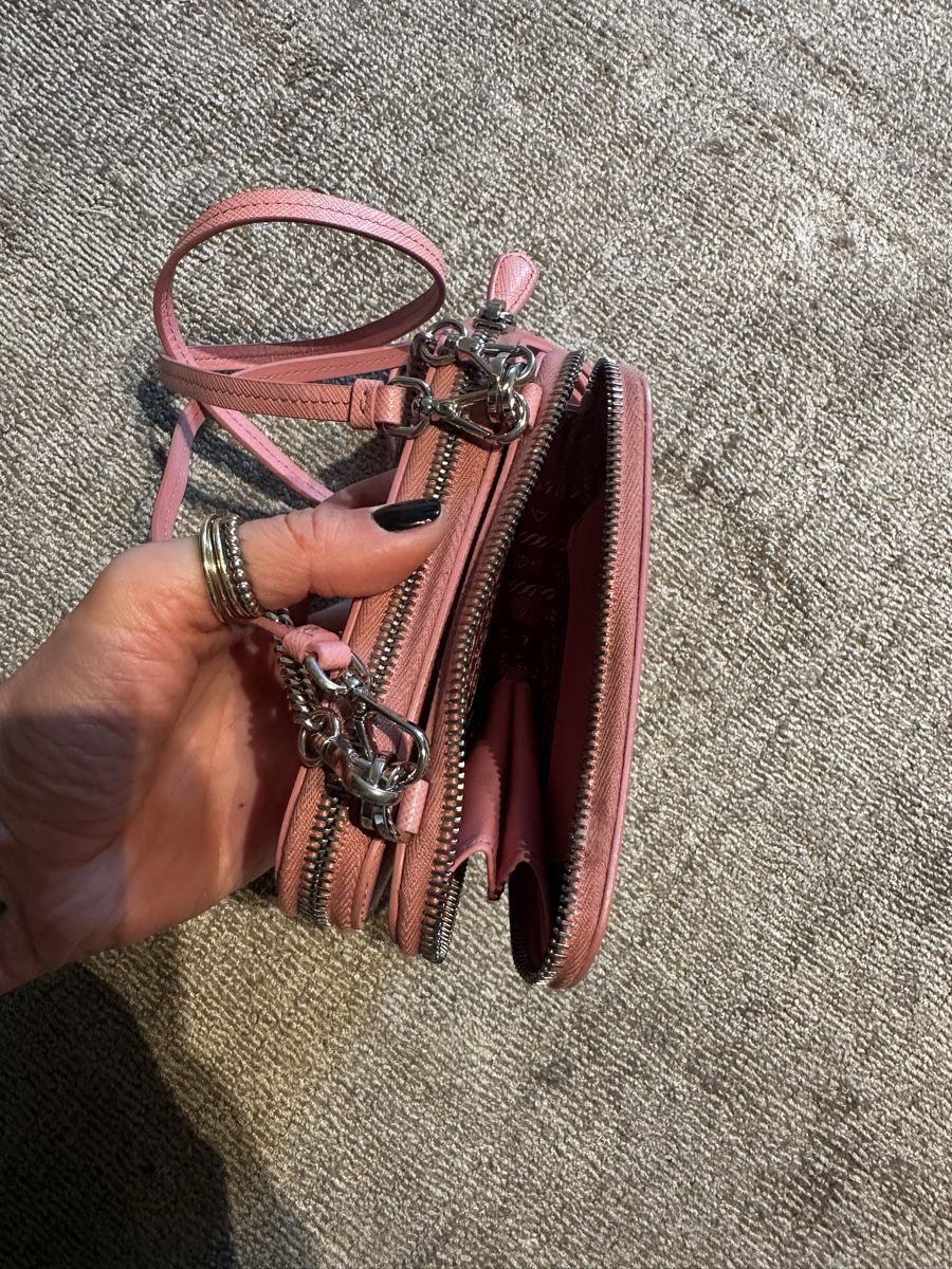 Prada Taschen für Damen: Prada Pink Triangle Mini Bag, like new – Neu (gemäss Beschreibung) aus Männedorf von ScottNatalia 2