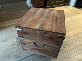 Holztruhe Kolonialstil 38x38x38cm Massivholz, Eisenbeschläge
