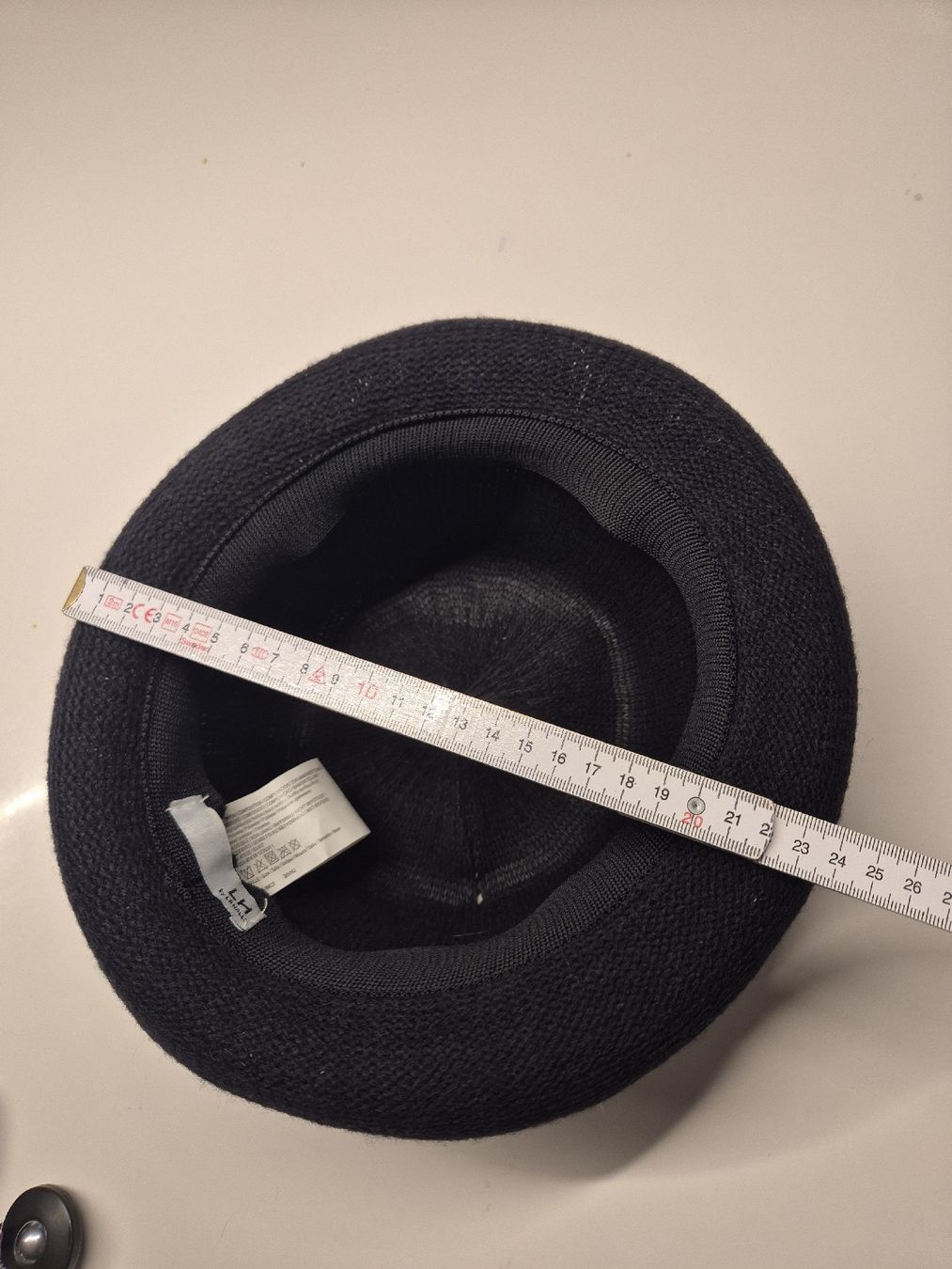 Chapeaux, bonnets & casquettes: Strickhut schwarz – D'occasion à Krauchthal par SamsPuce 4