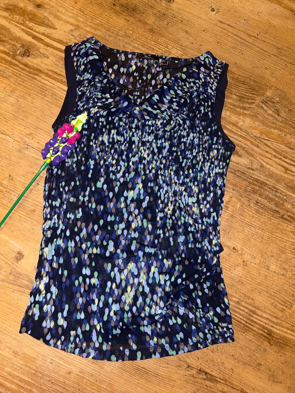 Mexx Top: Blau-gemustertes Top mit Wasserfallkragen Mexx S – Usato da Safenwil venduto da 2hand_aber_wertvoll