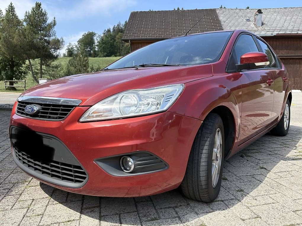 Autos: Ford Focus 1.6i VCT Carving 115 PS – D'occasion à Herisau par SuperSchmidi92