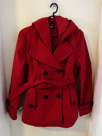 Roter Wintermantel Gr. S mit Kapuze und Gürtel warm Trendi