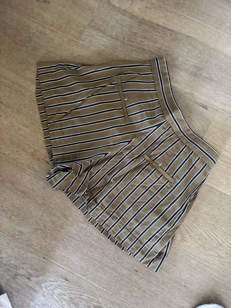 Sandro Pantaloni: Sandro Paris Striped Shorts - Size 38 – Usato da Baar venduto da Julemmen 1