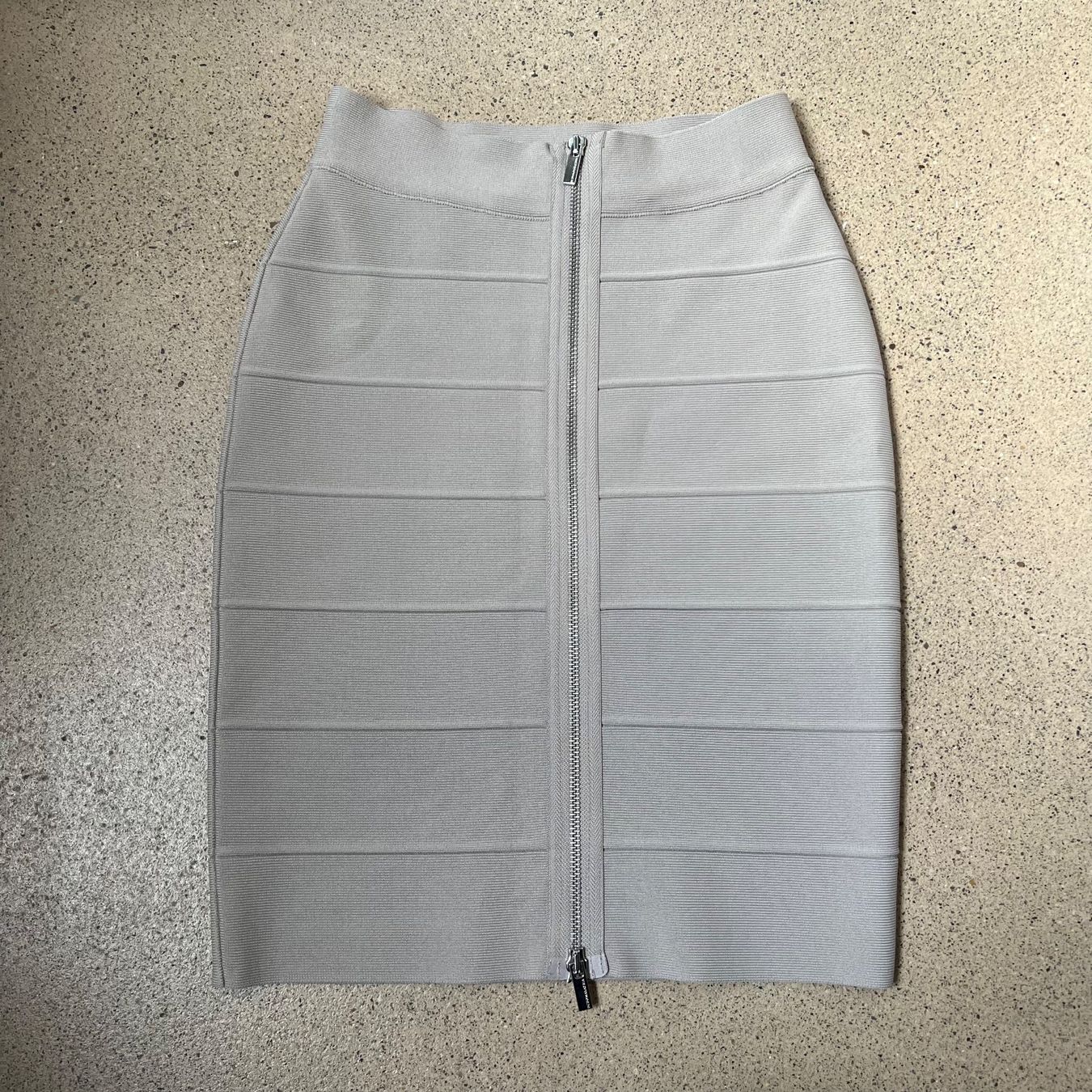 Jupes: BCBG MAX AZRIA Rock – D'occasion à Zürich par ClosetQueen 6