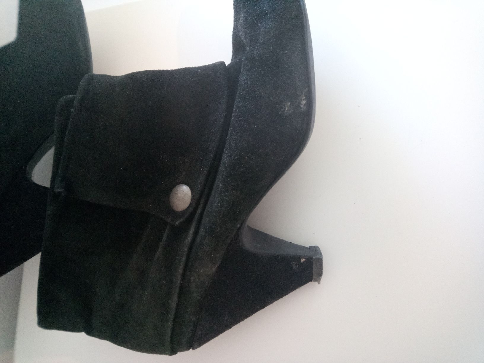 Scarpe da donna: Schwarze Wildleder Stiefeletten, Gr. 36 – Usato da Volketswil venduto da Car1 2