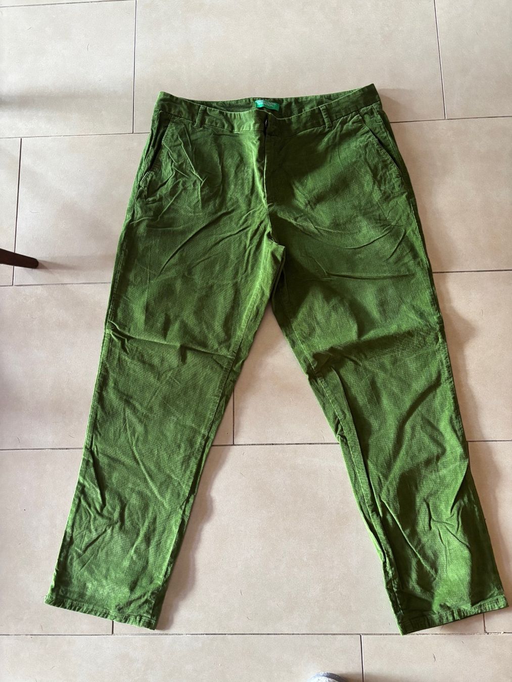 Benetton Pantaloni: Pantalon en coton vert Benetton – Usato da Grand-Lancy venduto da hip_2rbd
