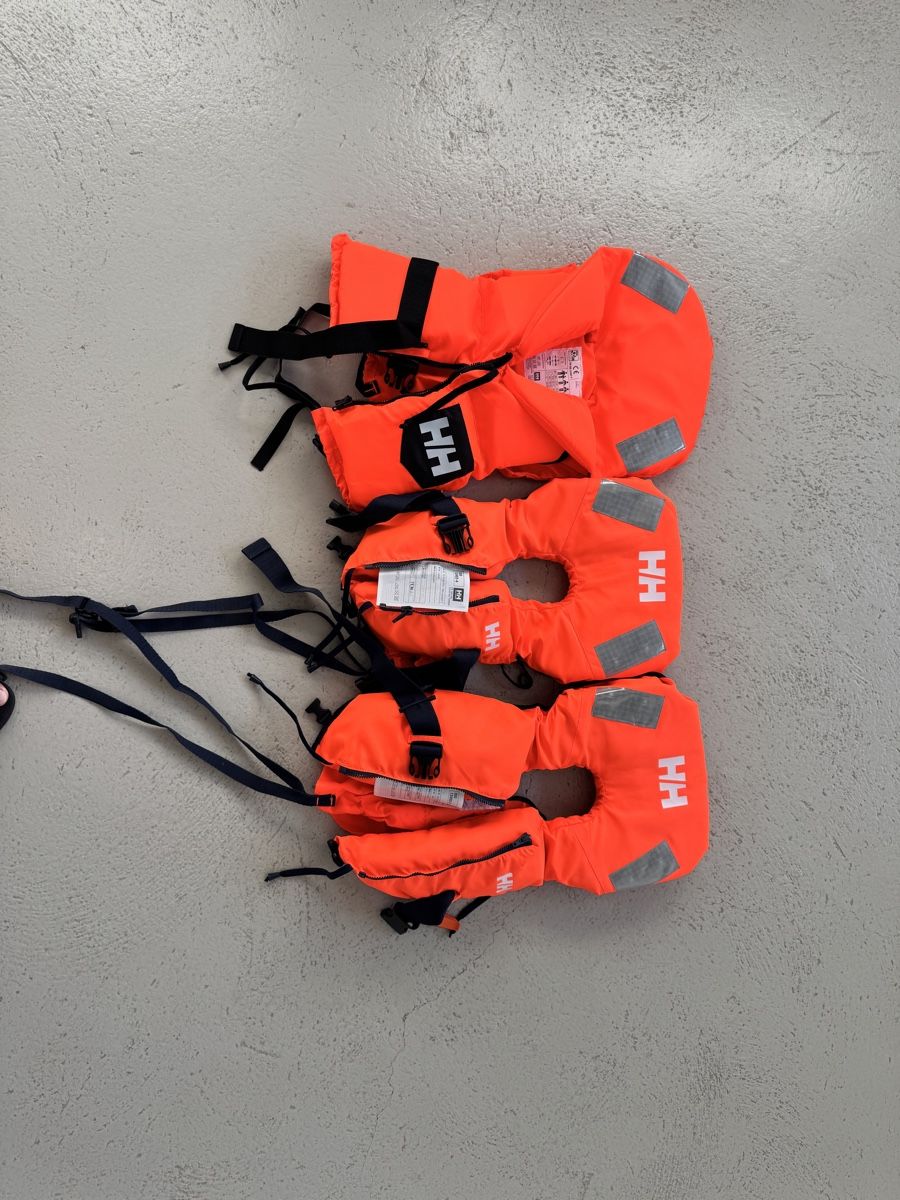 Helly Hansen Schwimmwesten: Rettungsweste Helly Hansen 100N 10-25kg neu – Gebraucht aus St. Gallen von Conde81