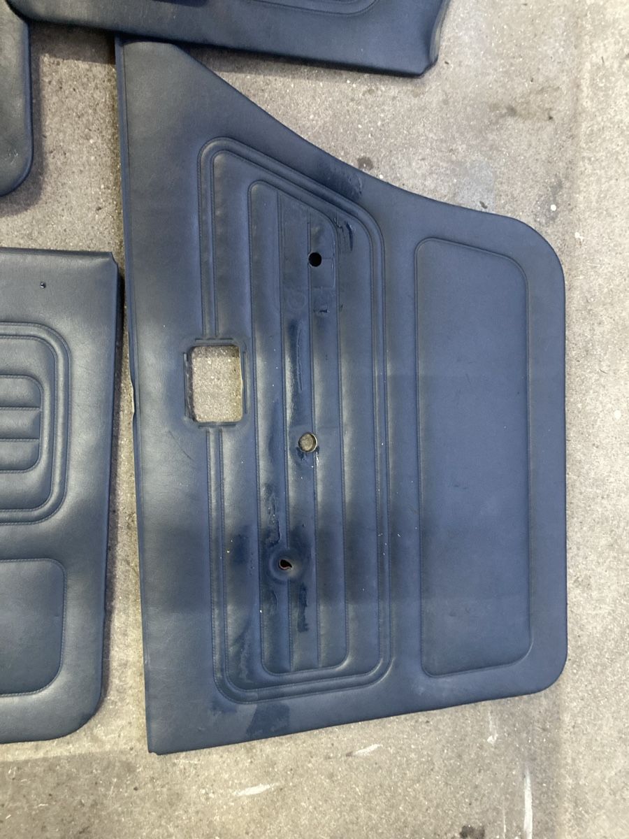 BMW Tutti pezzi di ricambio auto: Bmw E28 Türpanellen Leder blau – Usato da Dierikon venduto da E28_Freak 4