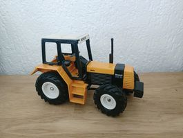Siku Traktor Renault 95-30 Turbo 1:32
