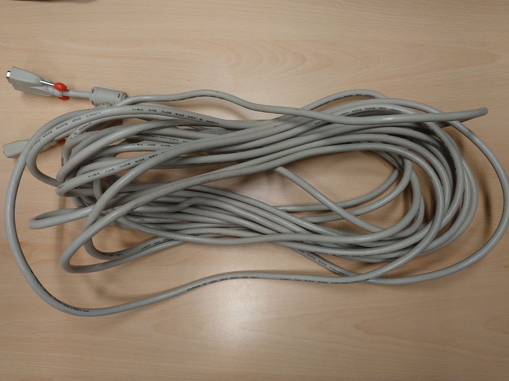 Cavi: VGA Kabel 15 Meter – Usato da Zürich venduto da Almohammed
