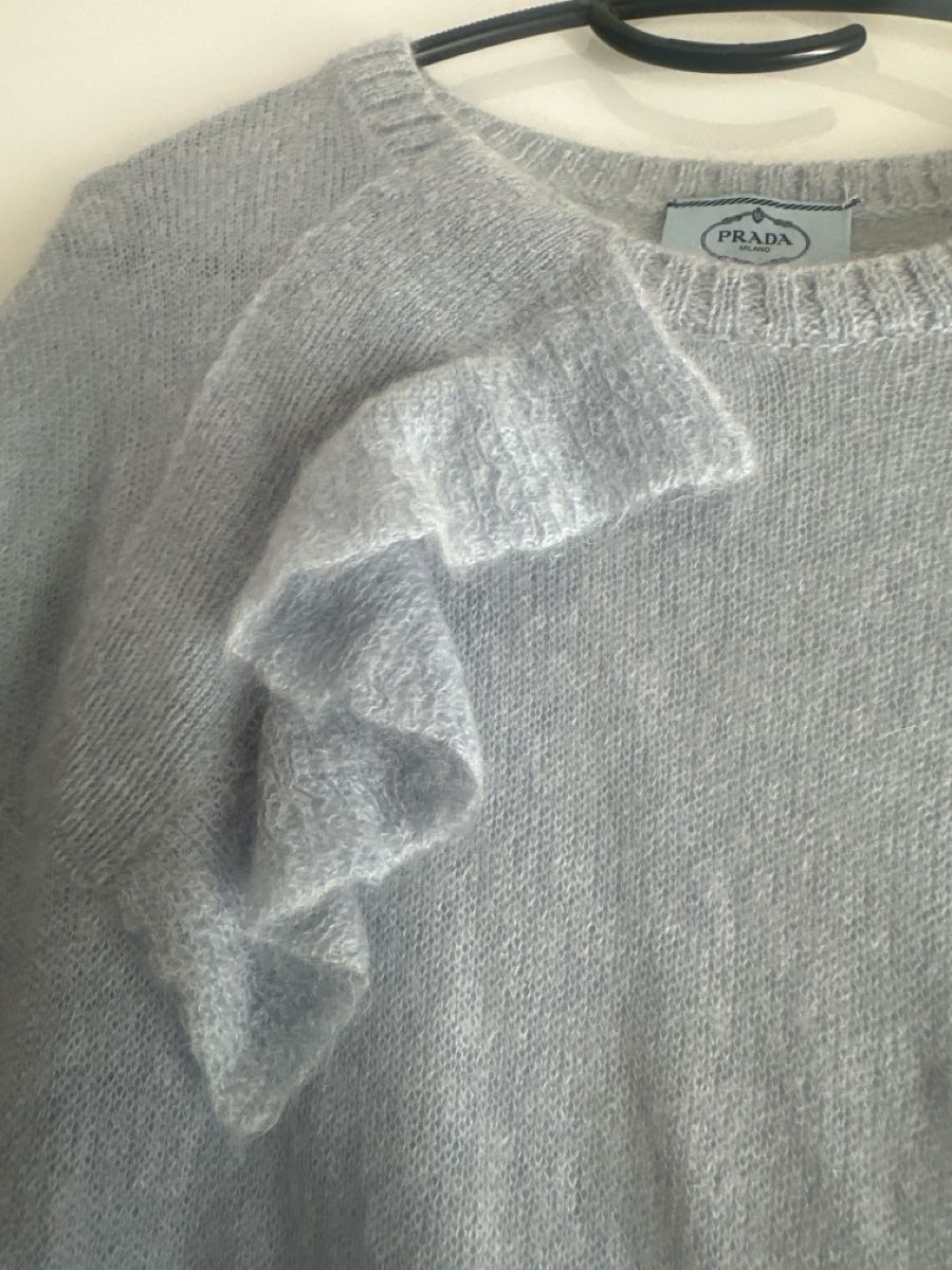 Prada Pulls & Sweat-shirts: Pullover Prada hellblau Grösse M mit Rüschen – D'occasion à Zürich par bea_5268 3