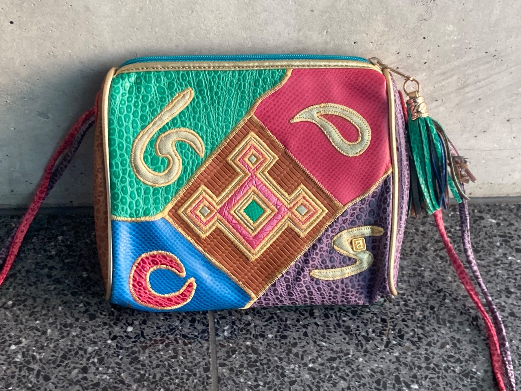 Borse da donna: Bunte Patchwork Handtasche mit Quaste, Retro Sommer Trend – Usato da Zürich venduto da Idbiw 5