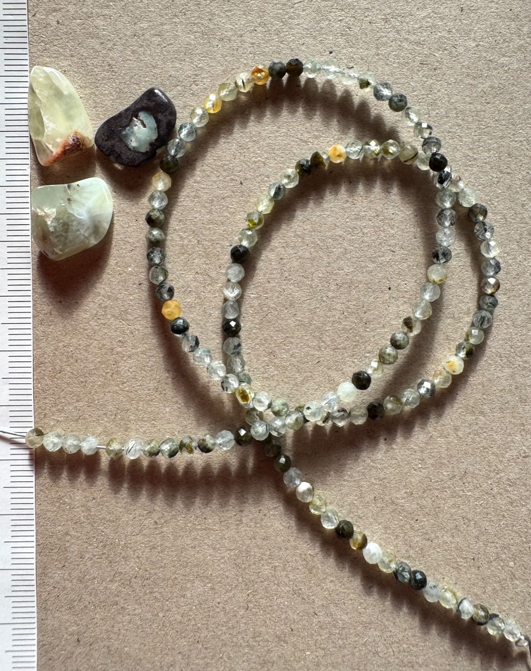 Catenine: Prehnit  wunderschön 3mm   43 cm facettiert    Prehnite – Nuovo e nell'imballaggio originale da Leuggern venduto da gemshow 3