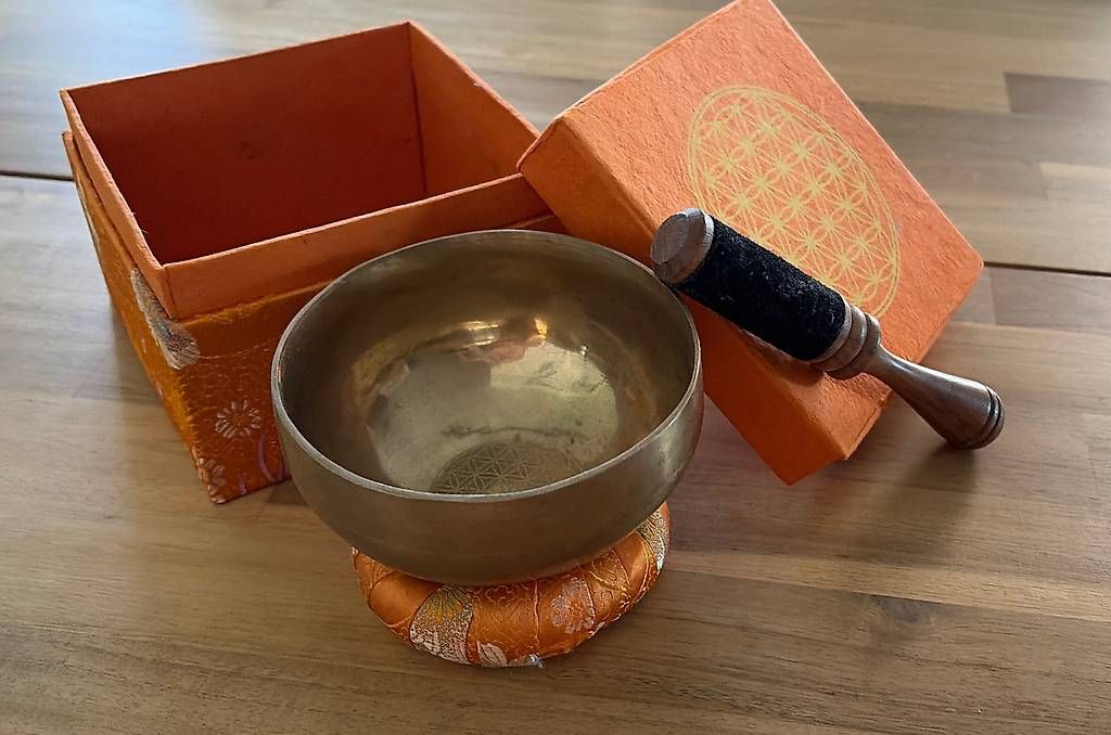 Musikinstrumente: Wunderschöne Klangschale mit Box – Gebraucht aus Uitikon Waldegg von jul_tq2d