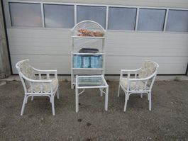 Rattan Möbel Set Neuwertig( 2 Stühle 1Saloon Tisch 1Regal)