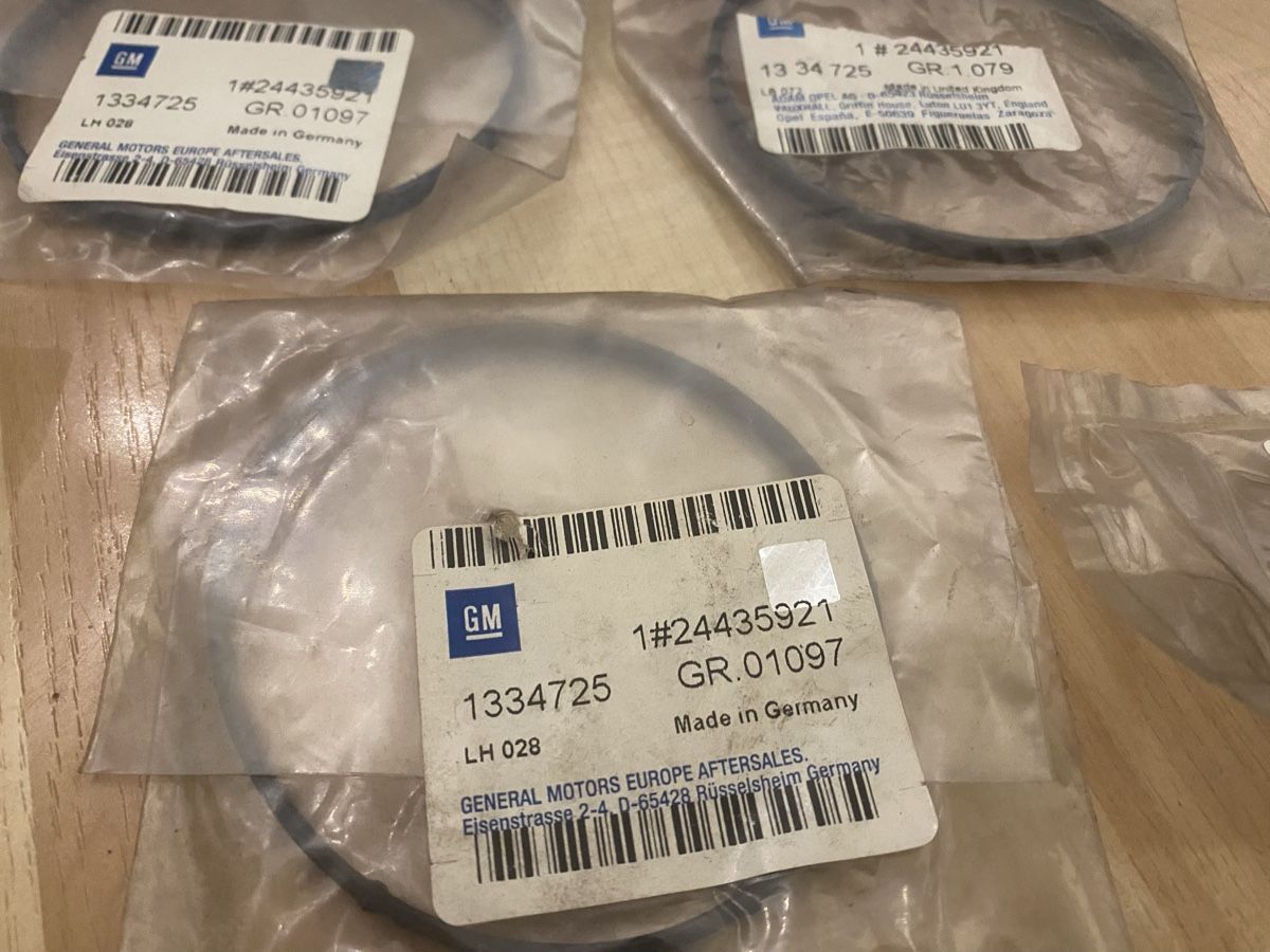 Opel Tutti pezzi di ricambio auto: NOS Opel Ersatzteile Youngtimer Ölfilter Schalter etc – Nuovo e nell'imballaggio originale da Seftigen venduto da Msie 1
