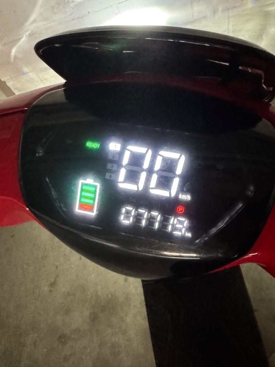 Scooters: BLU:S Stalker XT2000 E-Roller | 45km/h | 2000W – D'occasion à Oberburg par Diyi 6