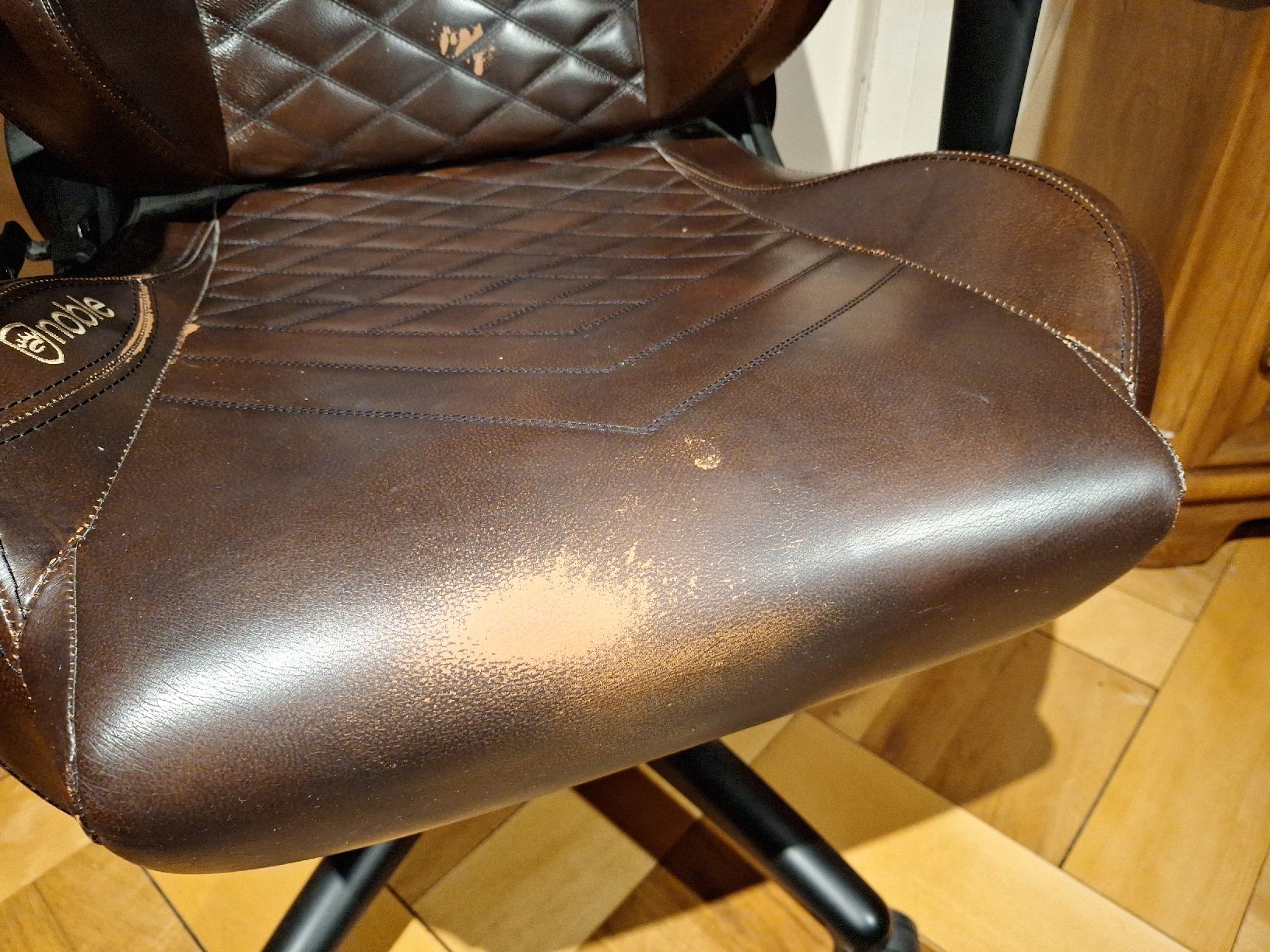 Noblechairs Sedie: Noblechairs Epic "Echtleder" – Usato da Flawil venduto da Dimontes 3