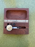 Indicateur CHRISTEN avec boîtier en bois, bon état