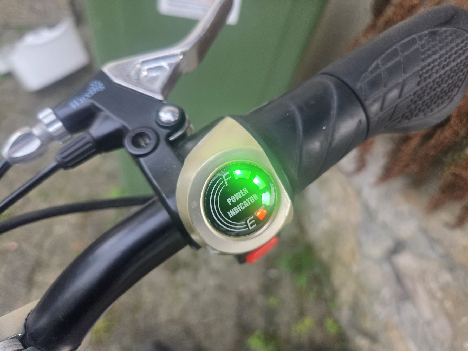 Scooter: Elektroroller mit Sitz schwarz gebraucht – Usato da Läufelfingen venduto da Loca1990 2