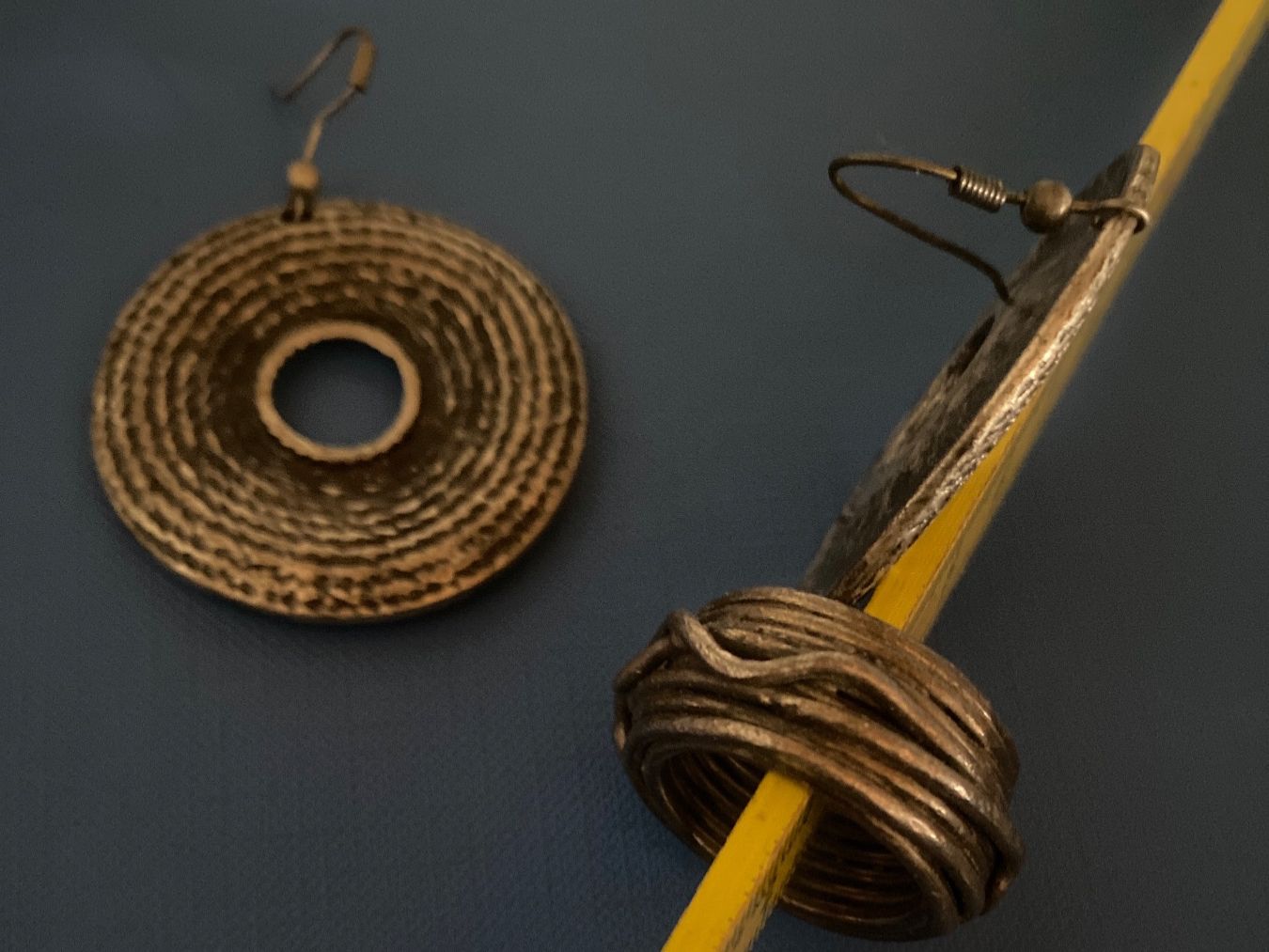 Sonstiger Schmuck: Grosse Ohrringe/Hänger & Ring/Fingerring silberig/schwarz – Gebraucht aus Frauenfeld von Boldi46 1