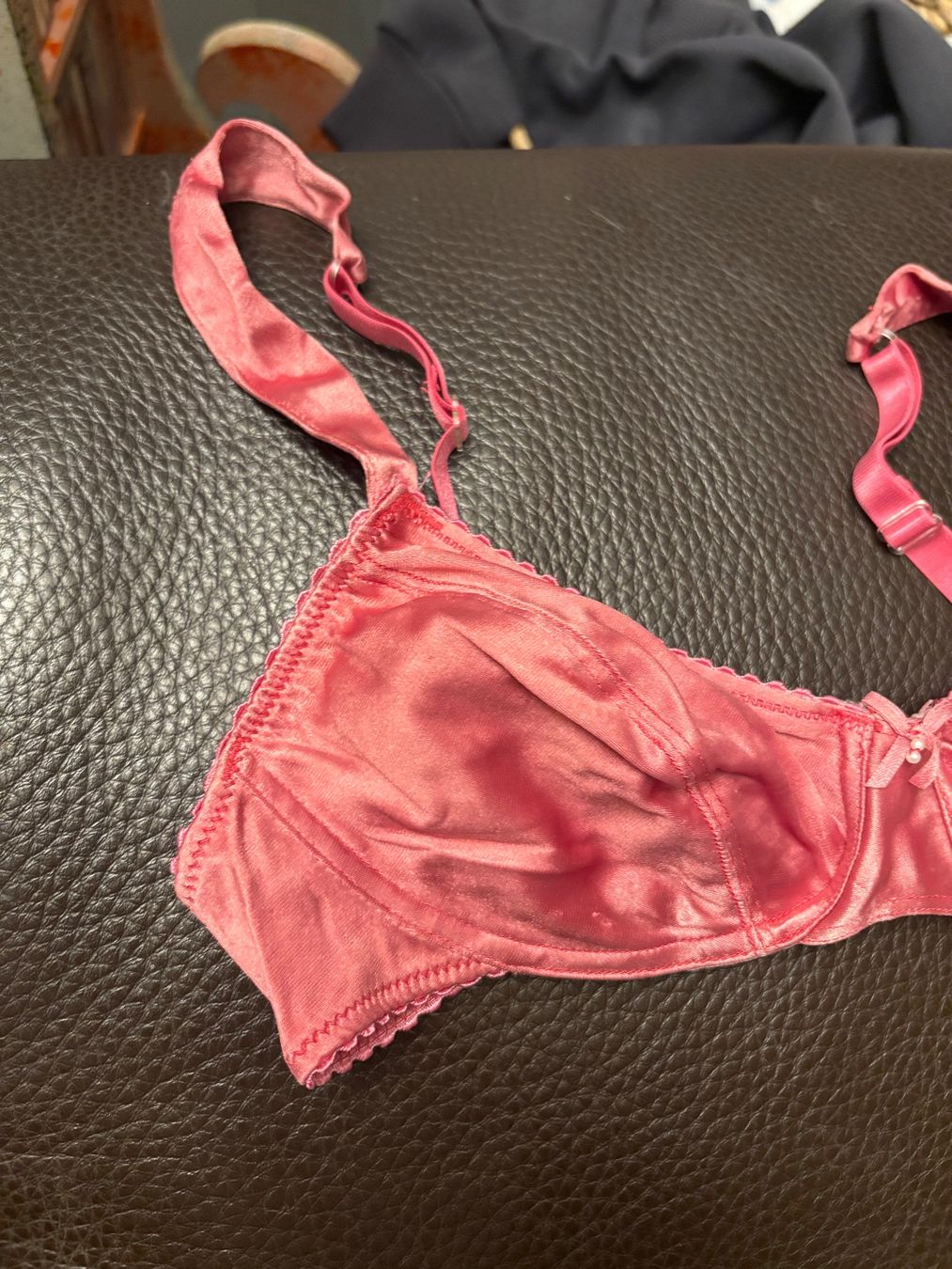Altra biancheria intima: Soutien-gorge rose satiné, élégant et confortable – Usato da Lausanne venduto da milou201619 1