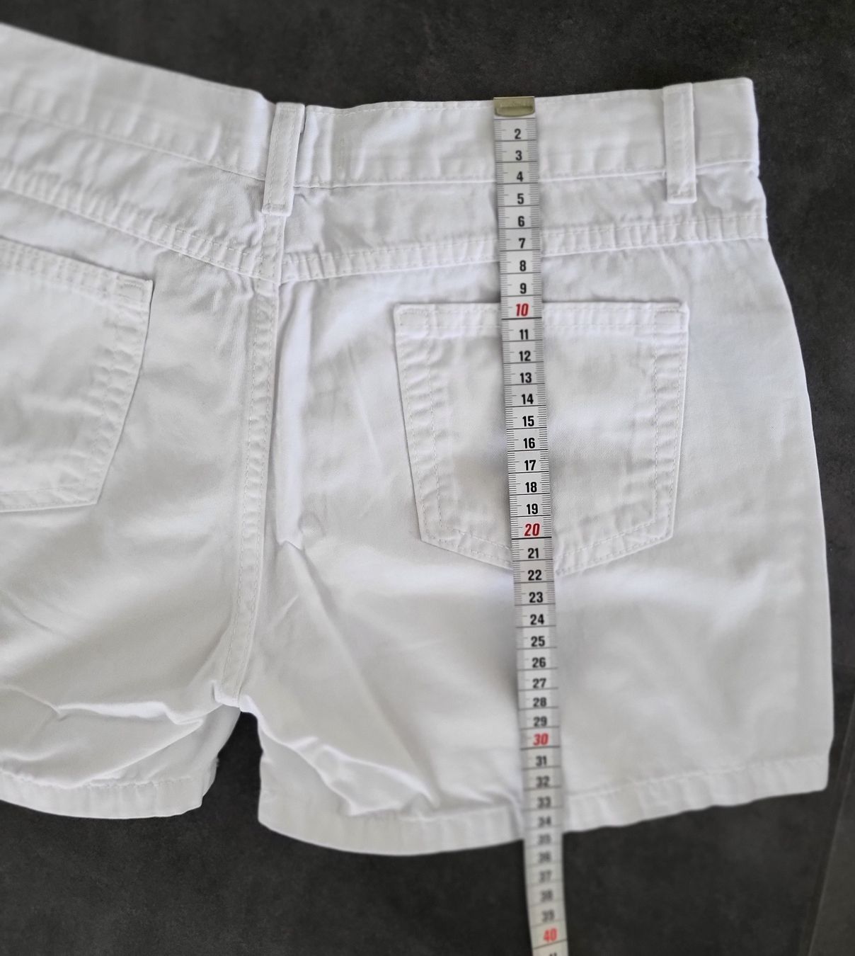 Pantaloni: Damenshorts Gr 40, Farbe weiss – Usato da Richterswil venduto da Rem2011 3