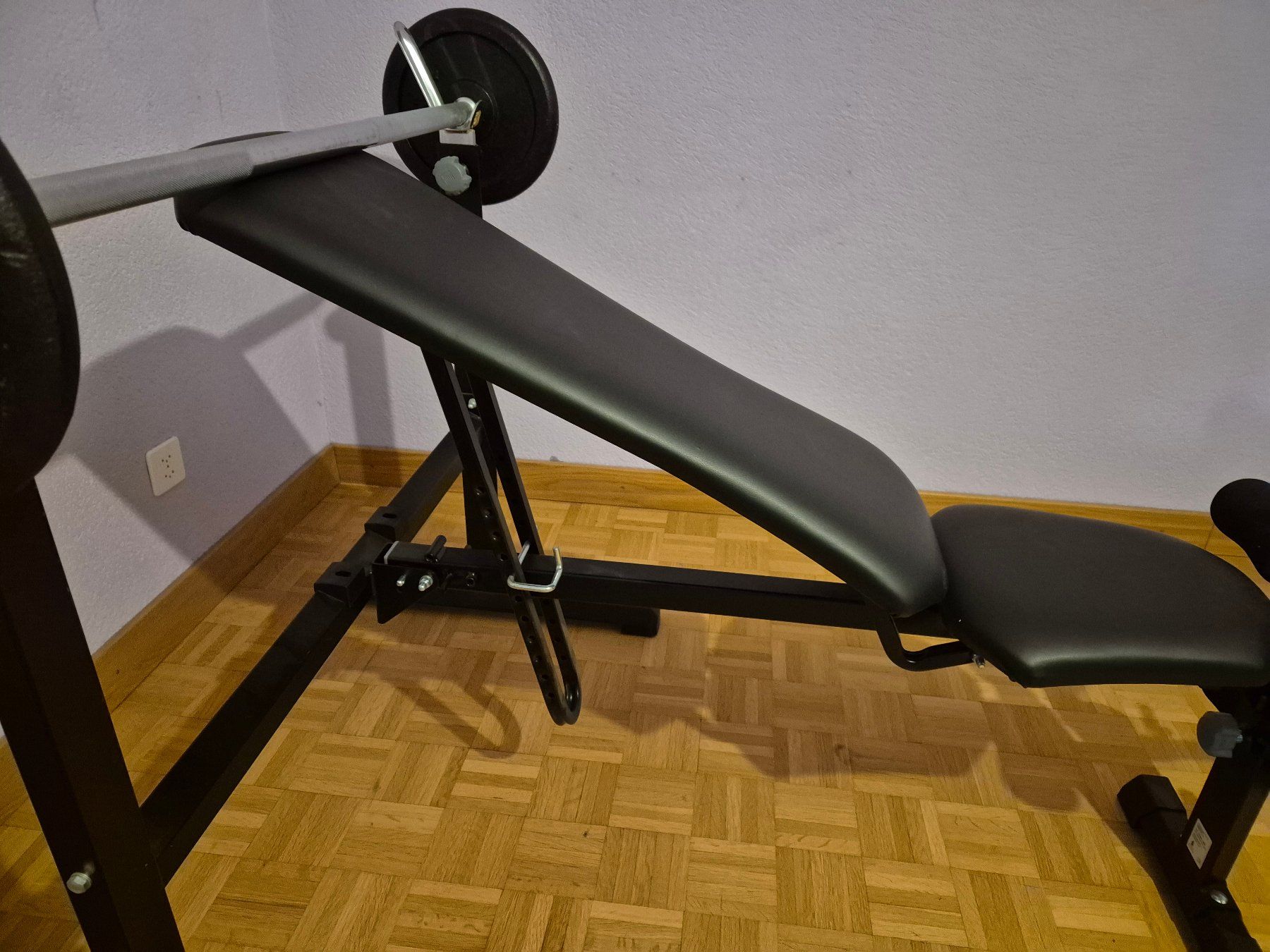 Manubri & Pesi: Hantelbank mit Beintrainer – Usato da Wangen an der Aare venduto da Mfl1 4