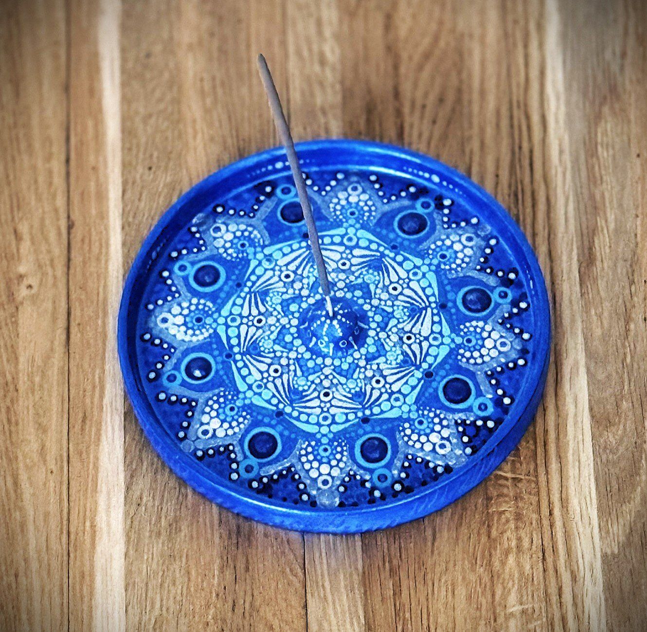 Tutte le decorazioni: Räucherstäbchenhalter blau - mit Mandalamuster – Usato da Lommis venduto da manmarmi