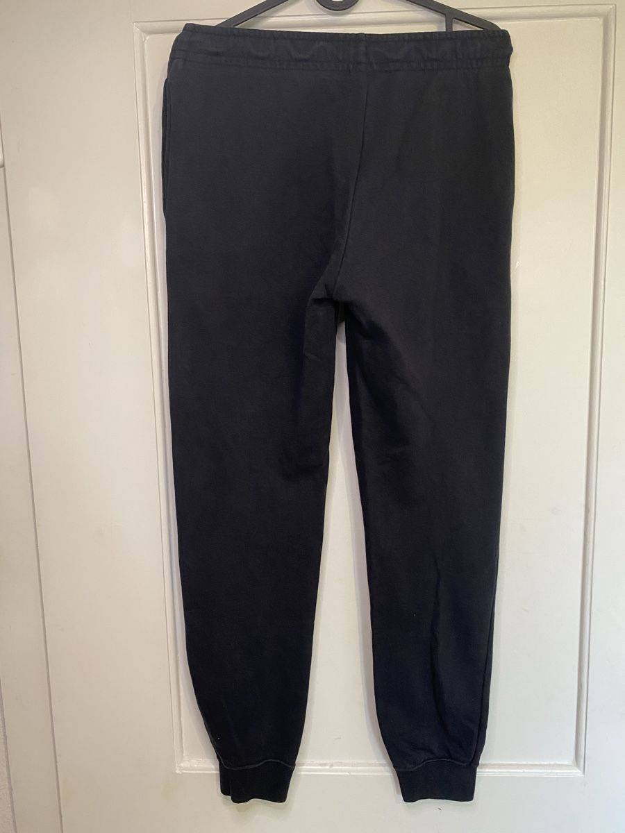 Nike Pantaloni: Nike Trainerhose Schwarz – Usato da Zürich venduto da kse_nathan 1