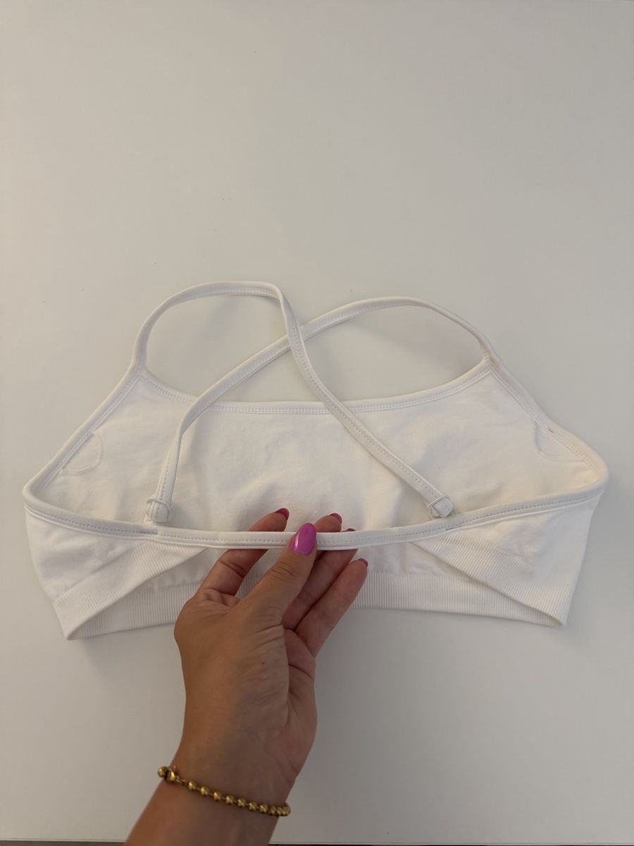 Top: White Sports Bra Size M – Nuovo (secondo la descrizione) da Gränichen venduto da Domsiiiii