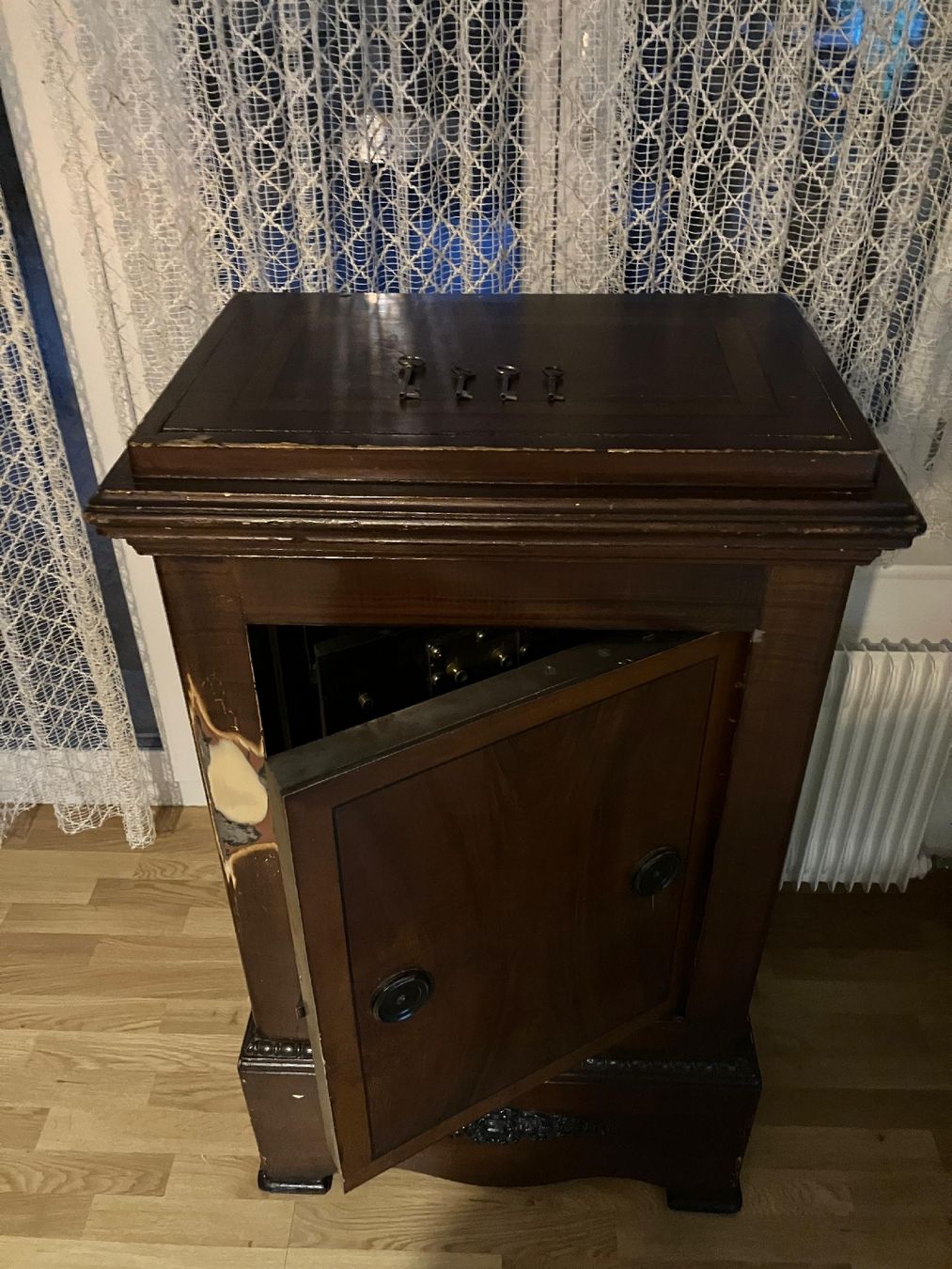 Coffre-fort: Alte Panzerschrank – D'occasion à Sulgen par hor_d7by 4