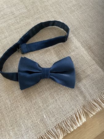 Fliege Herren dunkelblau. Neu