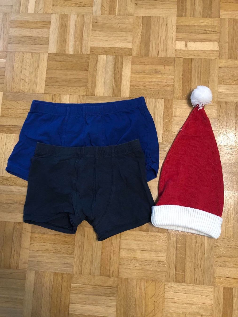 Biancheria intima: SET Unterhose Grösse S und Mütze – Usato da Münchenstein venduto da BasileaOutletStore