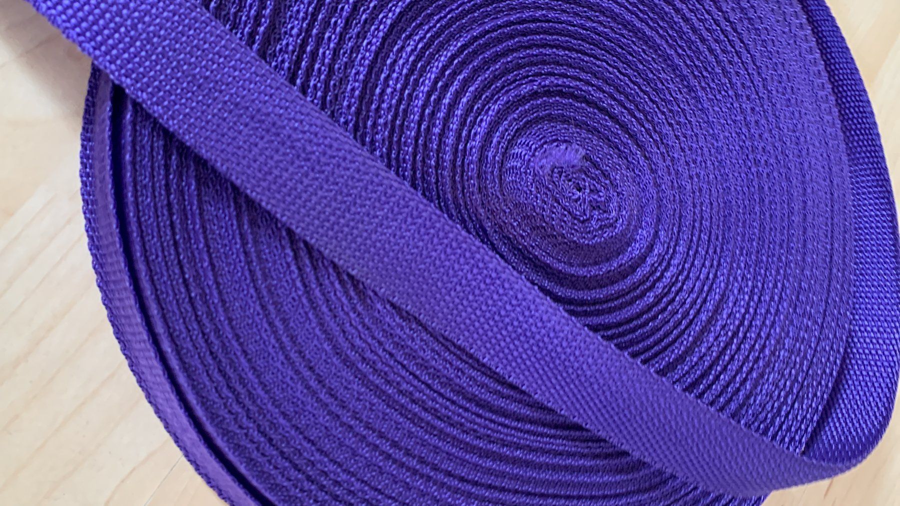 Nastri decorativi: 20 Meter Einfassband violett, 25mm breit – Nuovo (secondo la descrizione) da Worb venduto da farben20zauber