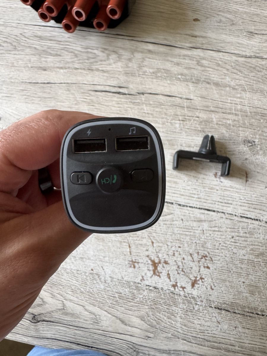 Accessori per altri veicoli: Auto Radio Transmiter mit Halterung neu – Usato da Würenlos venduto da Fejzo1987 2