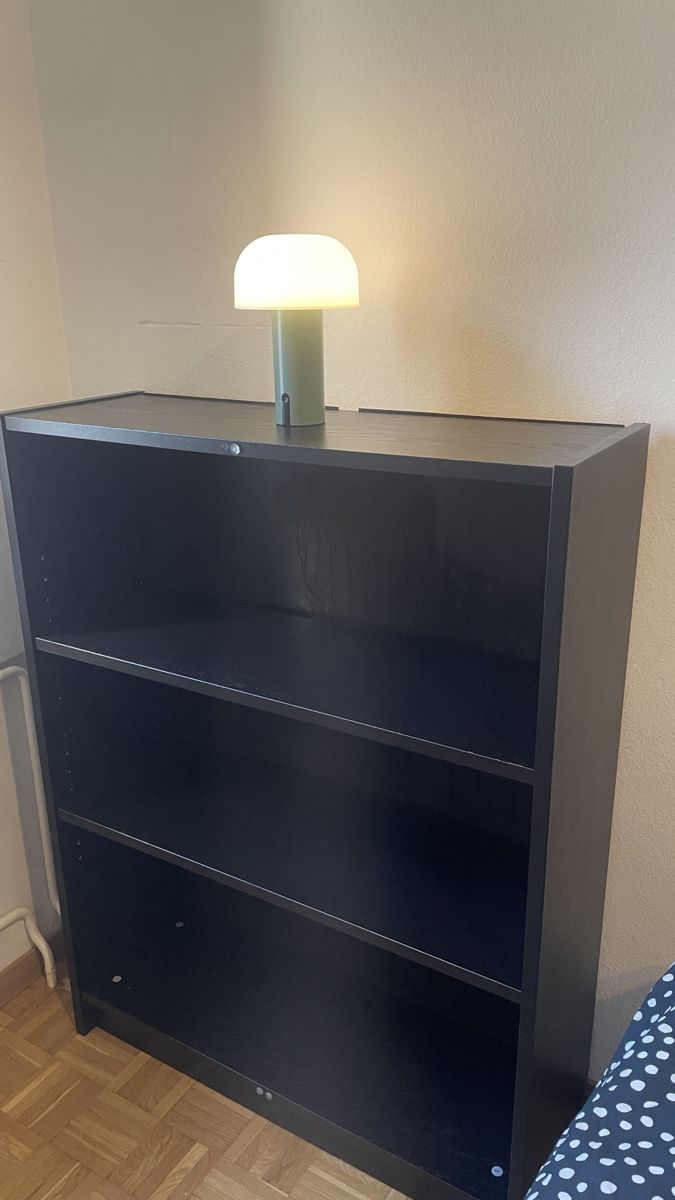 Étagères: Schwarzes Regal mit Glastüren – Neuf (Voir description) à Zürich par aym_ls25