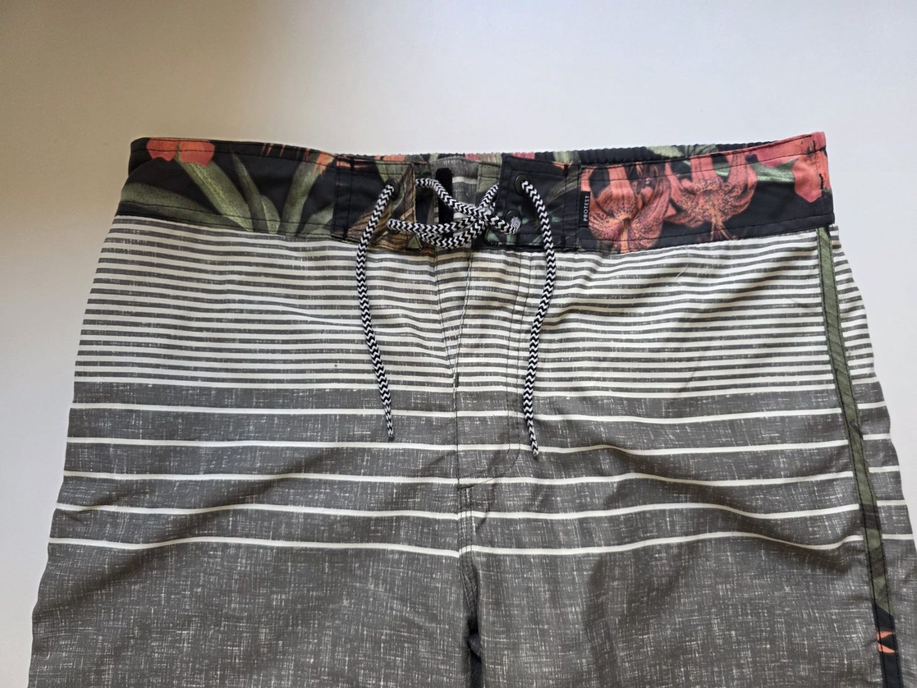 Protest Costumi da bagno: "Protest" Badeshort, Gr. L – Usato da Seeberg venduto da cinderella003 2